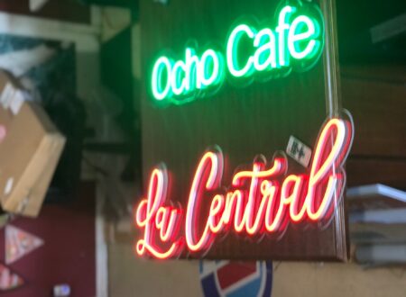 Ocho Caffe La Central Neon